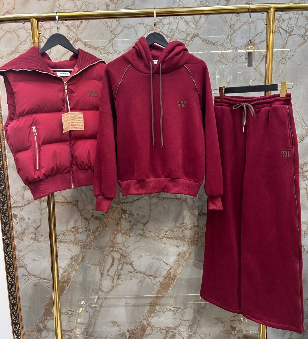 женский бордовый костюм тройка miu miu,костюм тройка женский,бордовый костюм женский,костюм женский на флисе,женский костюм