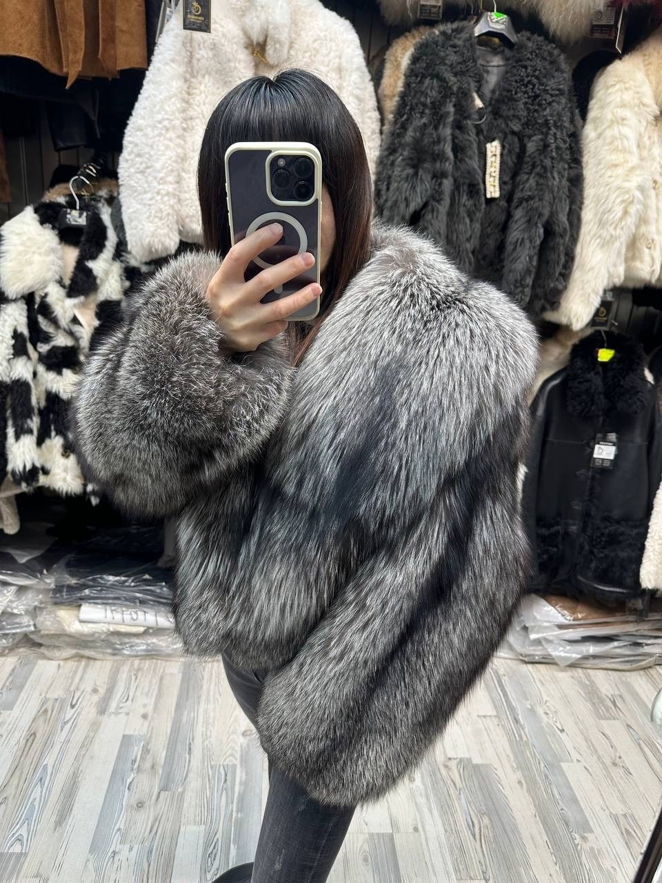 шуба короткая мужская из натурального меха чернобурки,шуба из чернобурки,шуба чернобурка,роскошная шубка из меха чернобурки с капюшоном,женская шуба из натурального лисьего меха