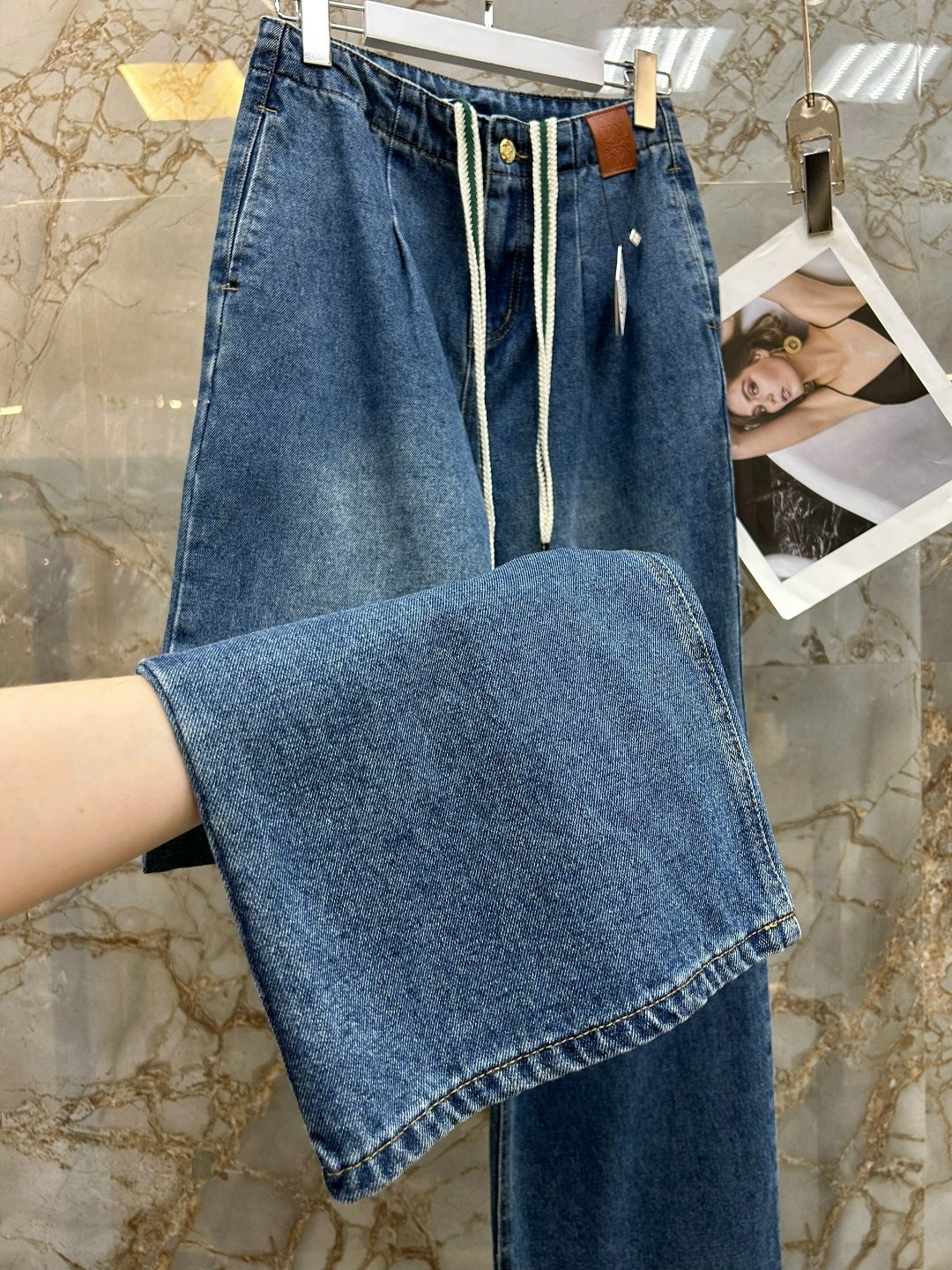 женские джинсы,джинсы,джинсовые брюки,джинсы модные,широкие джинсы