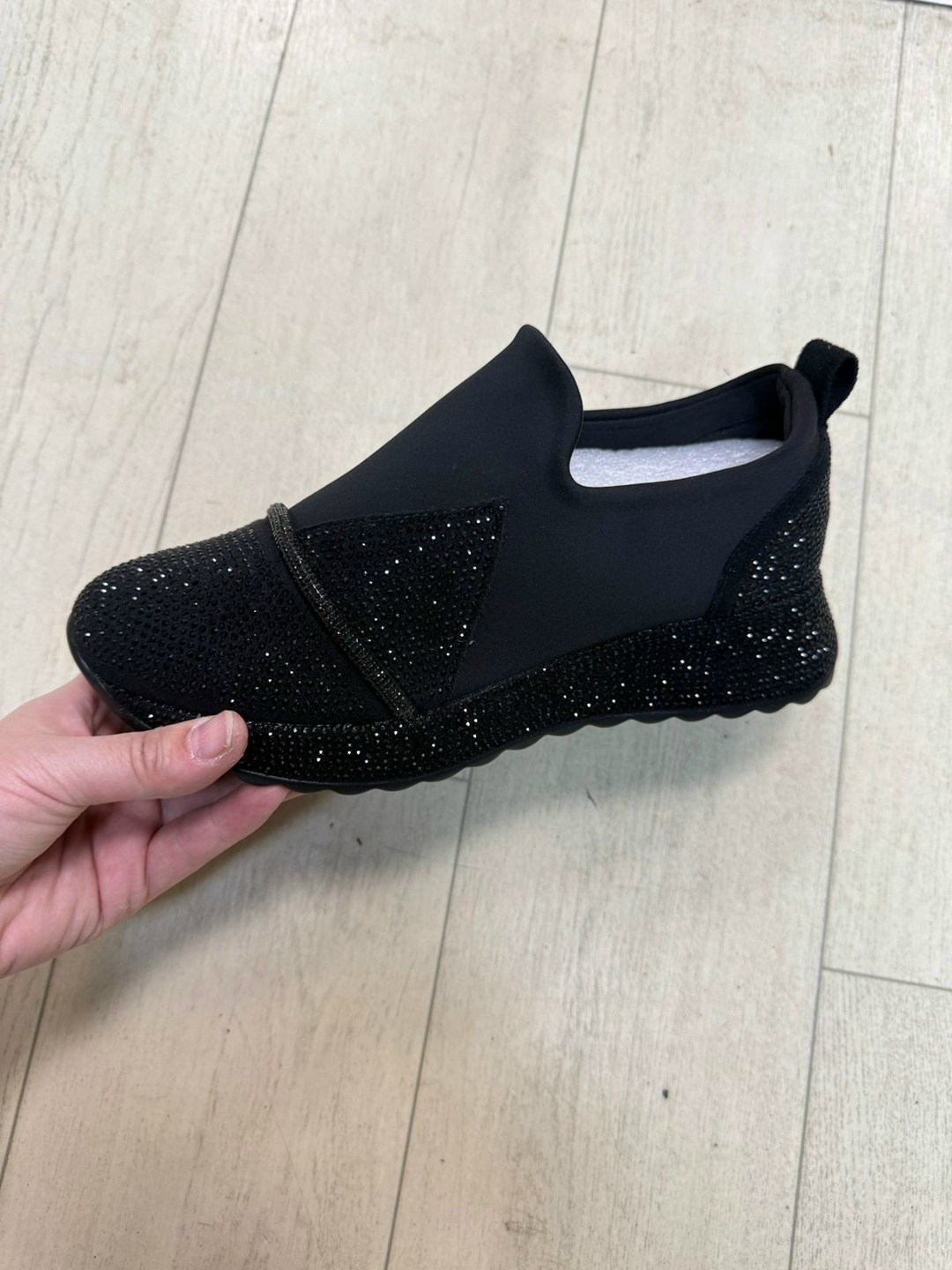 женские кроссовки,кроссовки со стразами,, женская,черные кроссовки