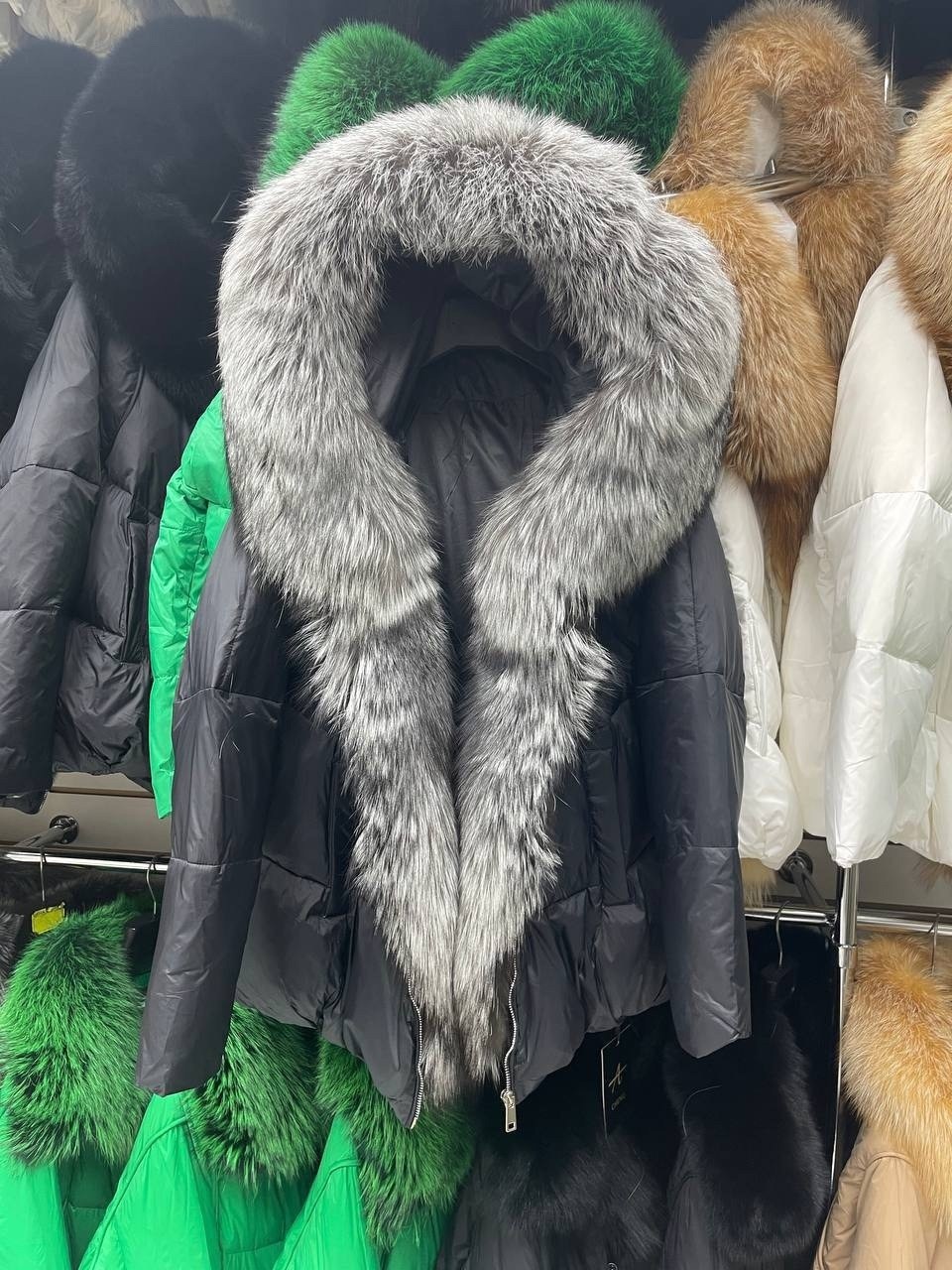 куртка - пуховик с мехом песца city furs,пуховик с натуральным мехом,пуховик женский,пуховик женский с мехом,зимний пуховик с натуральным мехом лисы и капюшоном bomfurs