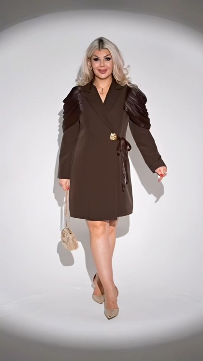 платье модели,женское платье,стильное платье,платье коричневое,комплект платье
