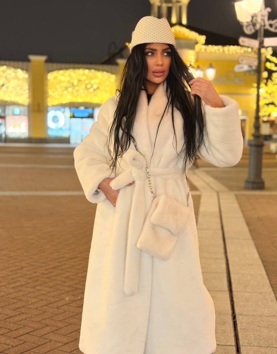 девушка,шуба белая,шуба модная,искусственная шуба экошуба под норку длинная,норковая шуба белая