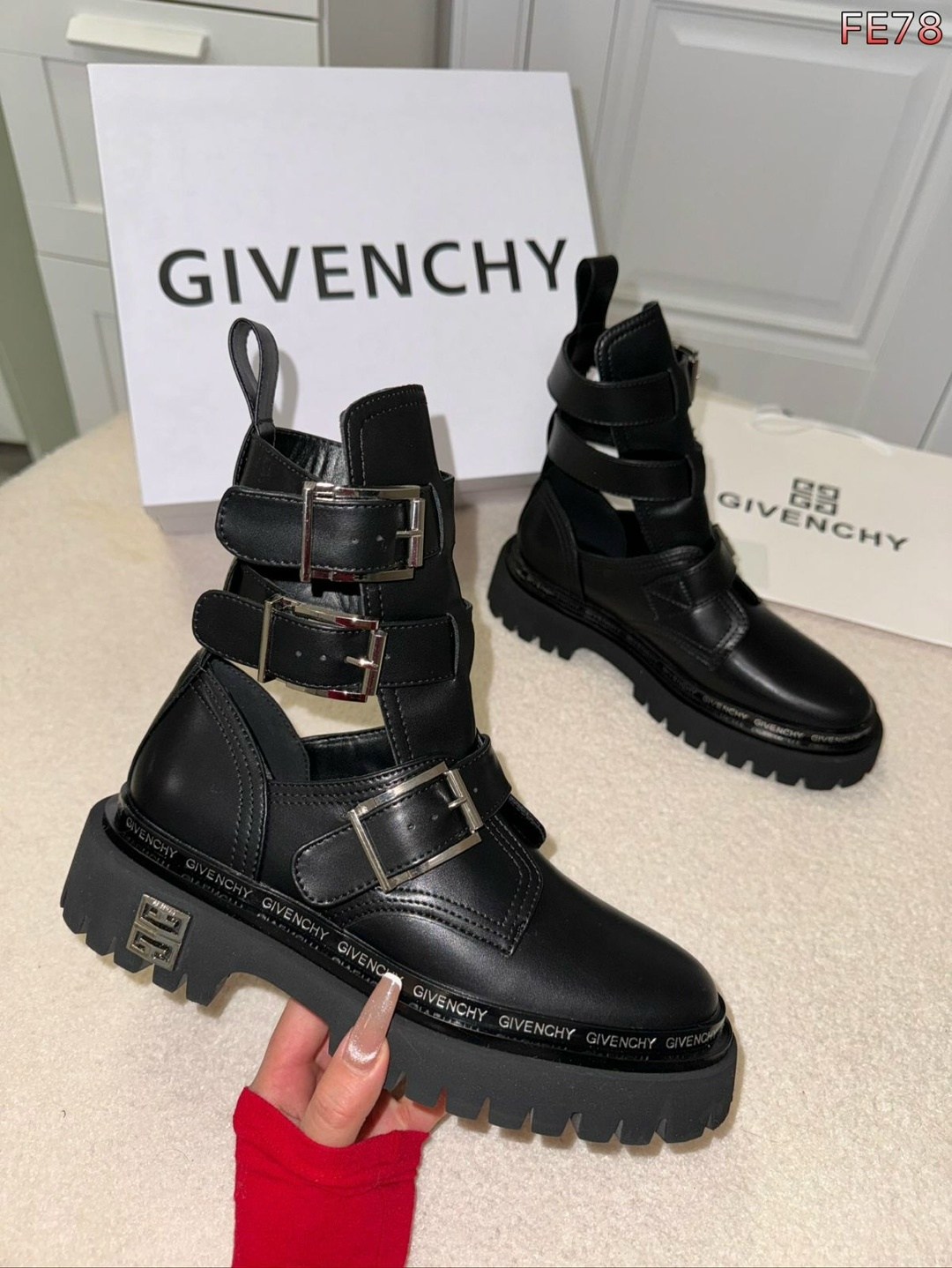 ботинки givenchy,,лакированные ботинки дживанши,givenchy ,женские кожаные ботинки givenchy с пряжками