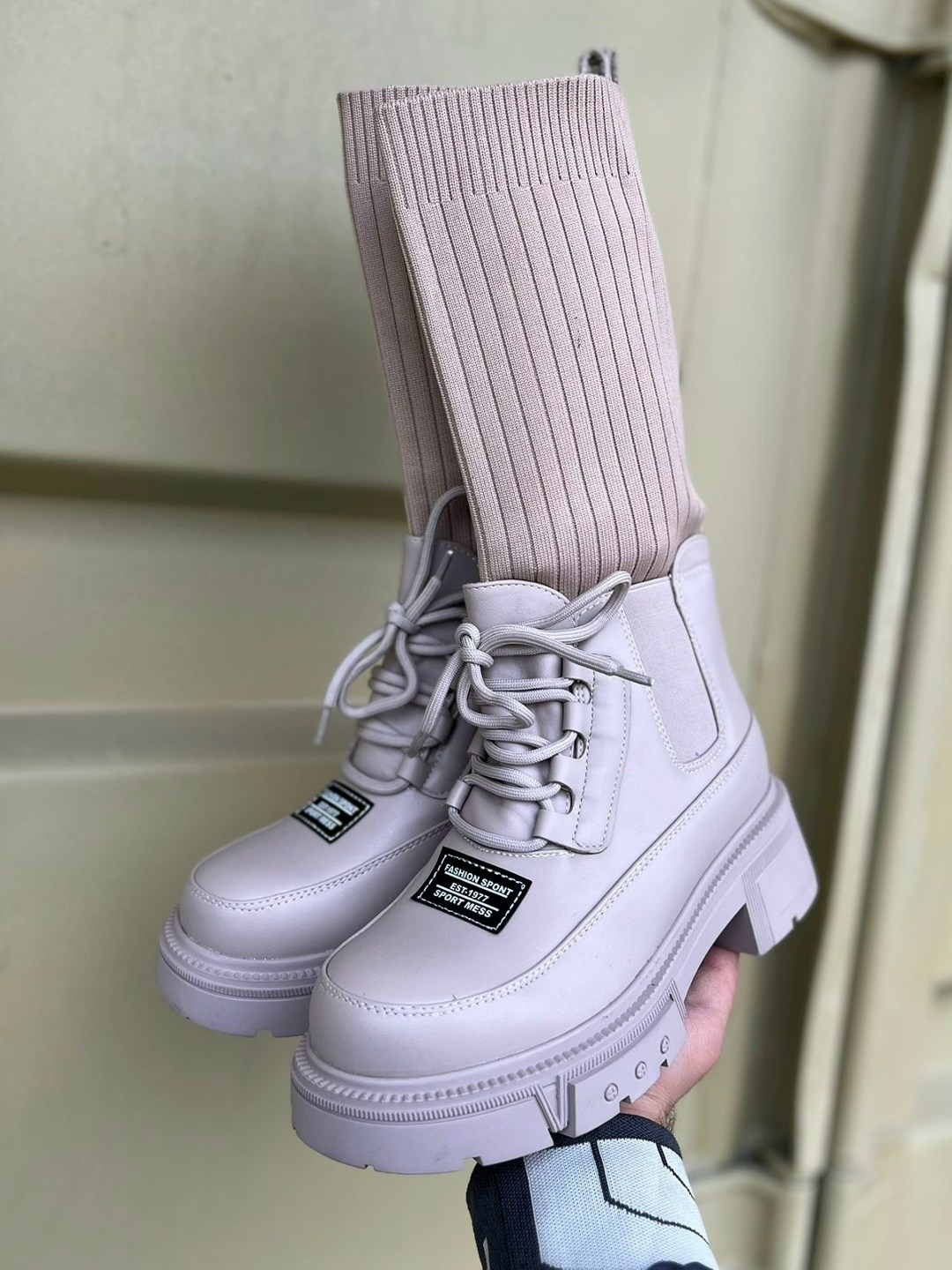 ,ботинки женские,зимняя  женская,модные ботинки,женская