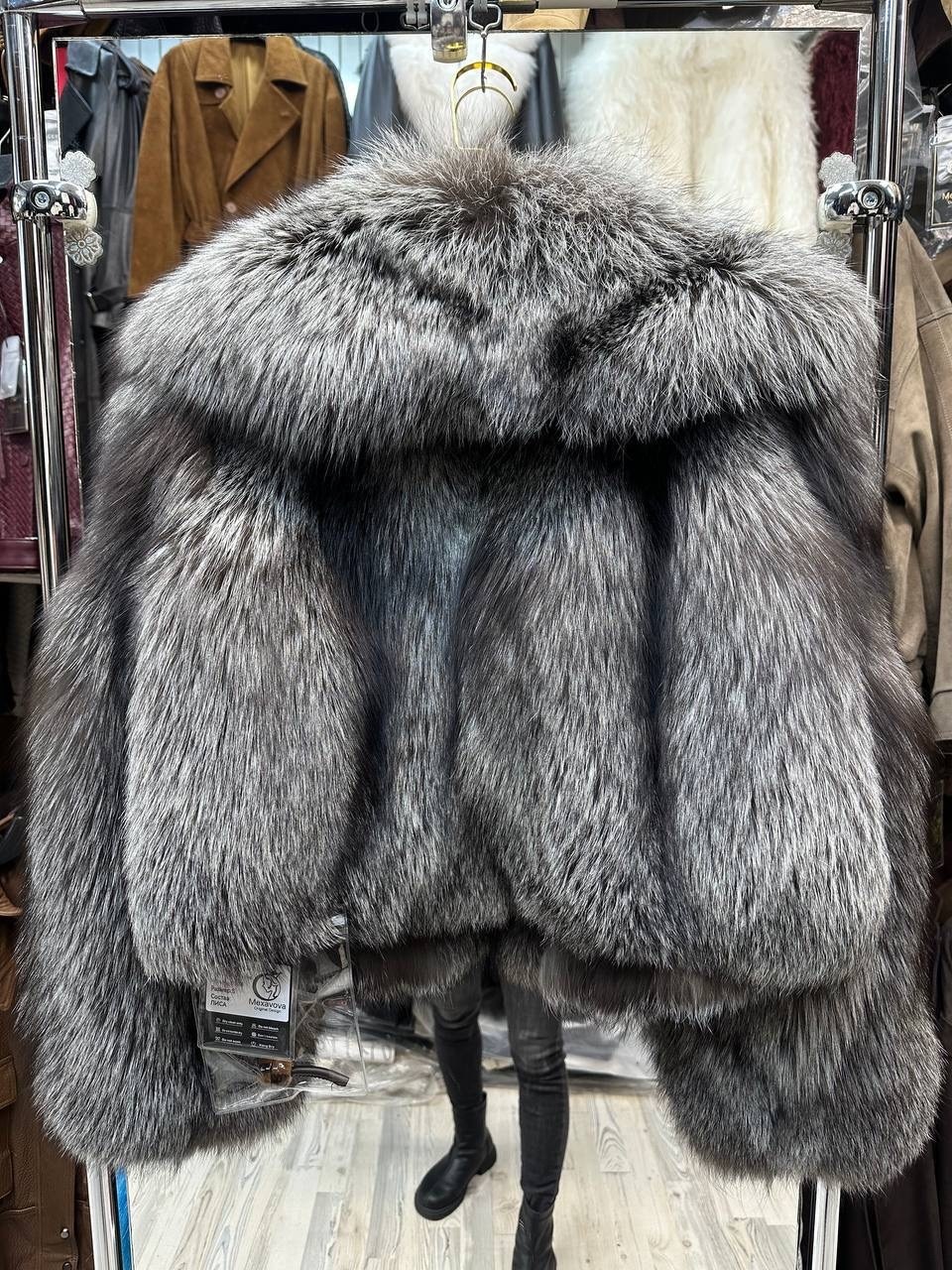 шуба короткая мужская из натурального меха чернобурки,шуба из чернобурки,шуба чернобурка,роскошная шубка из меха чернобурки с капюшоном,женская шуба из натурального лисьего меха