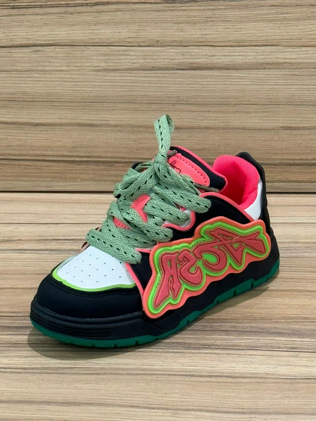 кроссовки,,женские кроссовки,модные кроссовки,спортивная