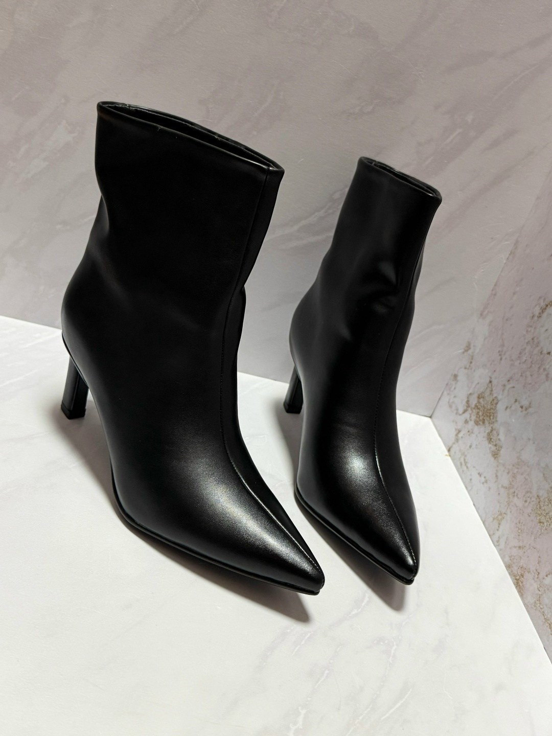 ботильоны женские,кожаные ботильоны zara,кожаные женские ботильоны с острым носком,, женская