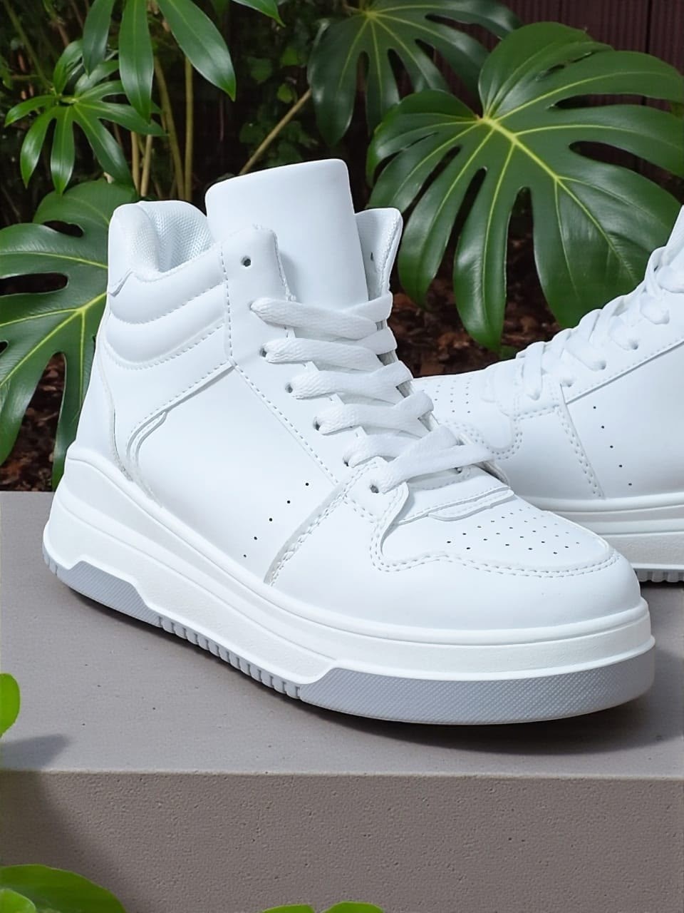 ,высокие белые кроссовки женские прада,кроссовки высокие женские,белые высокие кроссовки,белые высокие кроссовки женские