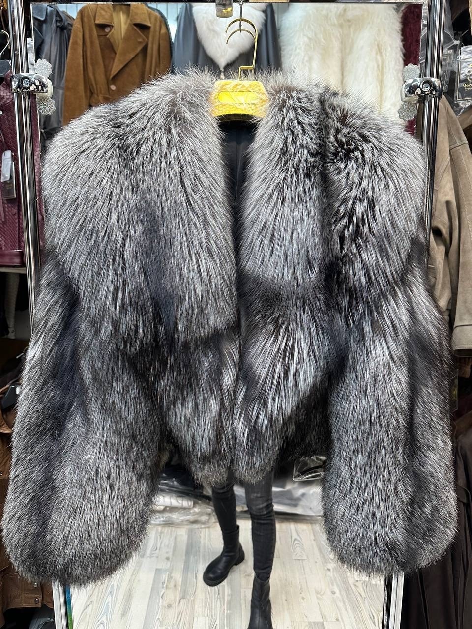 женская шуба из натурального меха чернобурки,шуба женская из импортного меха платины и чернобурки,шуба короткая мужская из натурального меха чернобурки,женское пальто из натурального меха чернобурки,п