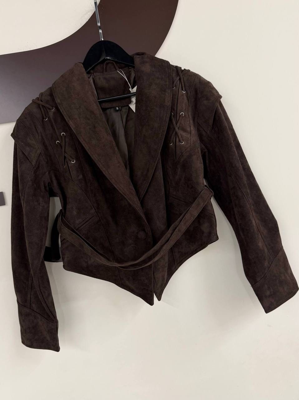 замшевая куртка,куртка замшевая женская,куртка из замши,классическая коричневая замшевая женская куртка с поясом,замшевая куртка с поясом