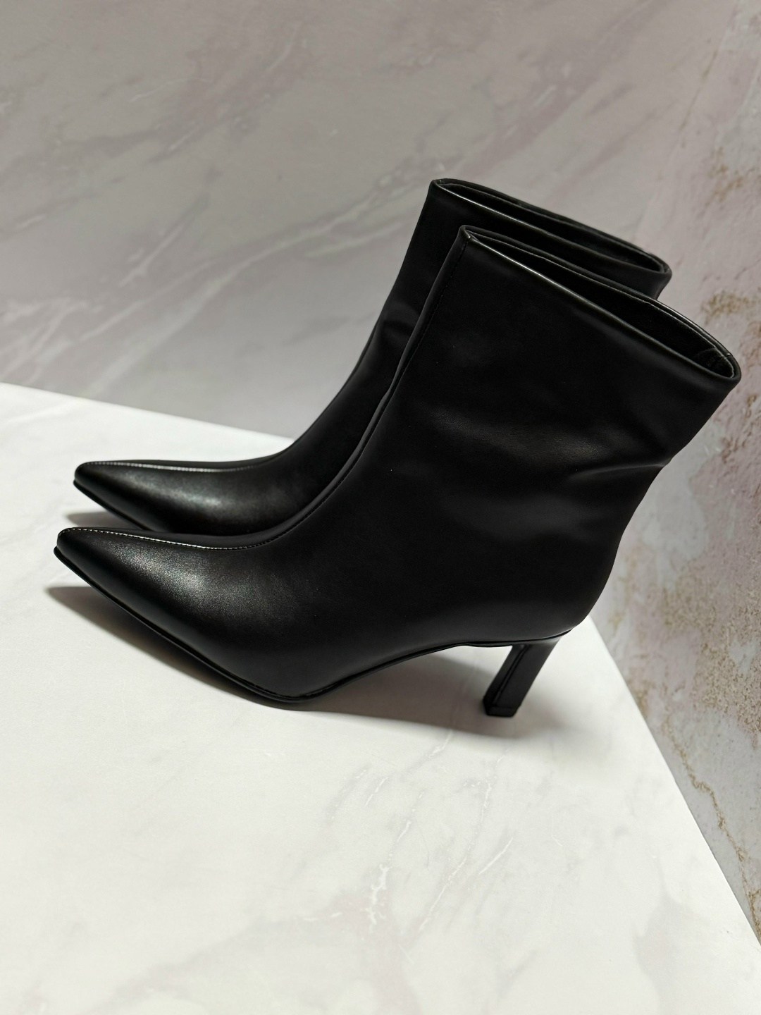 ботильоны женские,кожаные ботильоны zara,кожаные женские ботильоны с острым носком,, женская