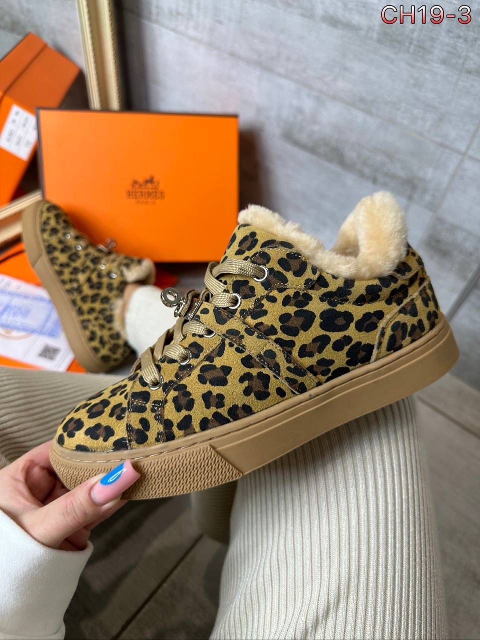 зимние кроссовки ugg натуральная кожа и мех люкс,,кеды с натуральным мехом hermes, женская,кроссовки hermes