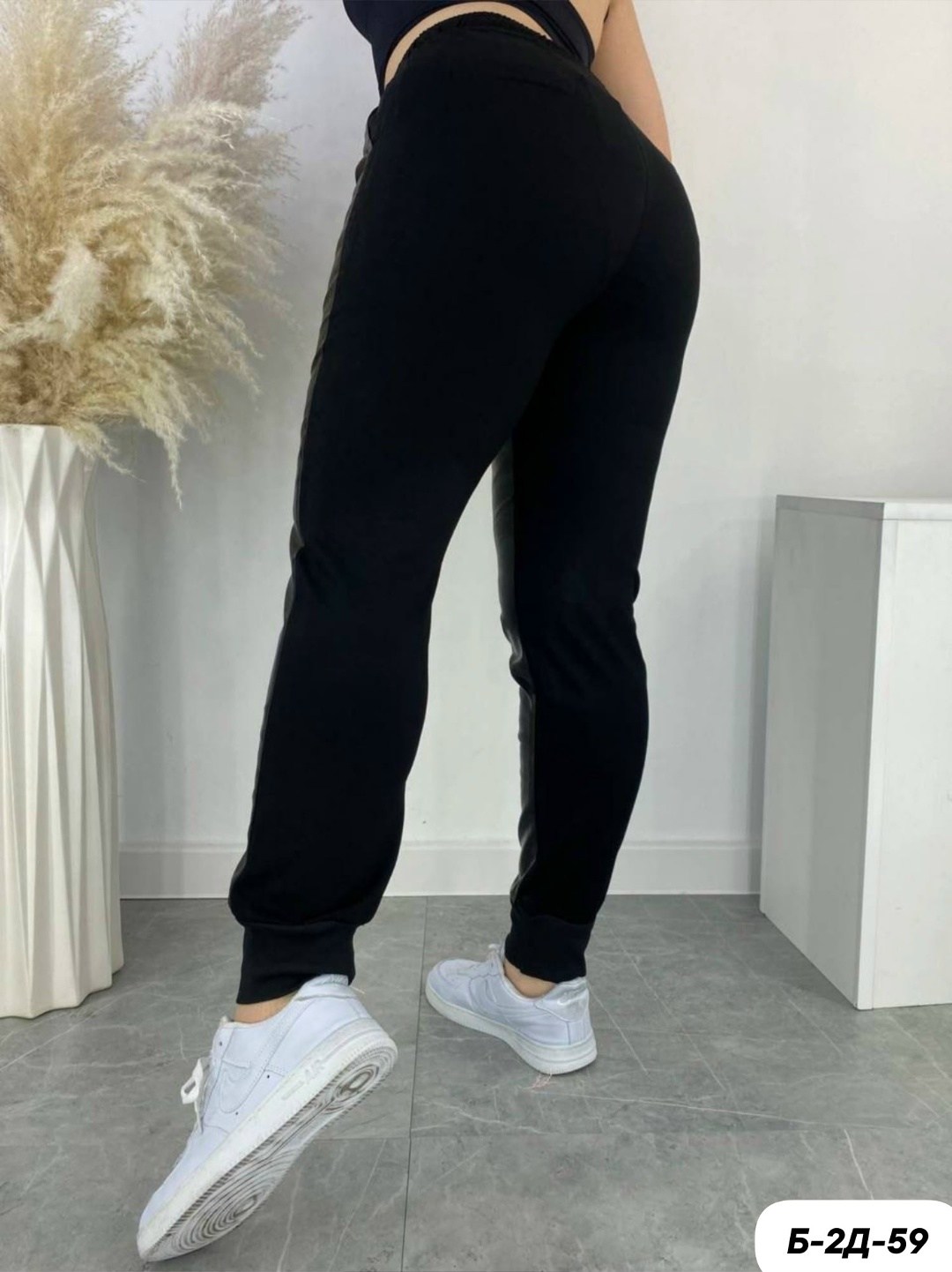 женские кожаные штаны,брюки женские из экокожи,брюки женские кожаные,джоггеры кожаные,брюки кожаные