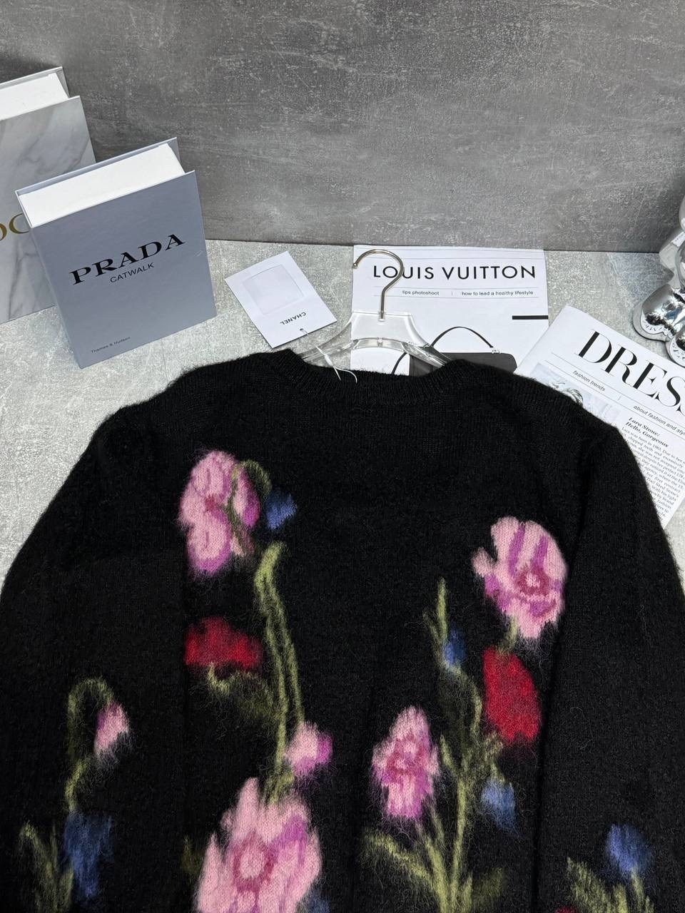 джемпер с розами,джемпер с цветами,джемпер с вышивкой,джемпер с цветочным узором la doublej,дольче габбана джемпера