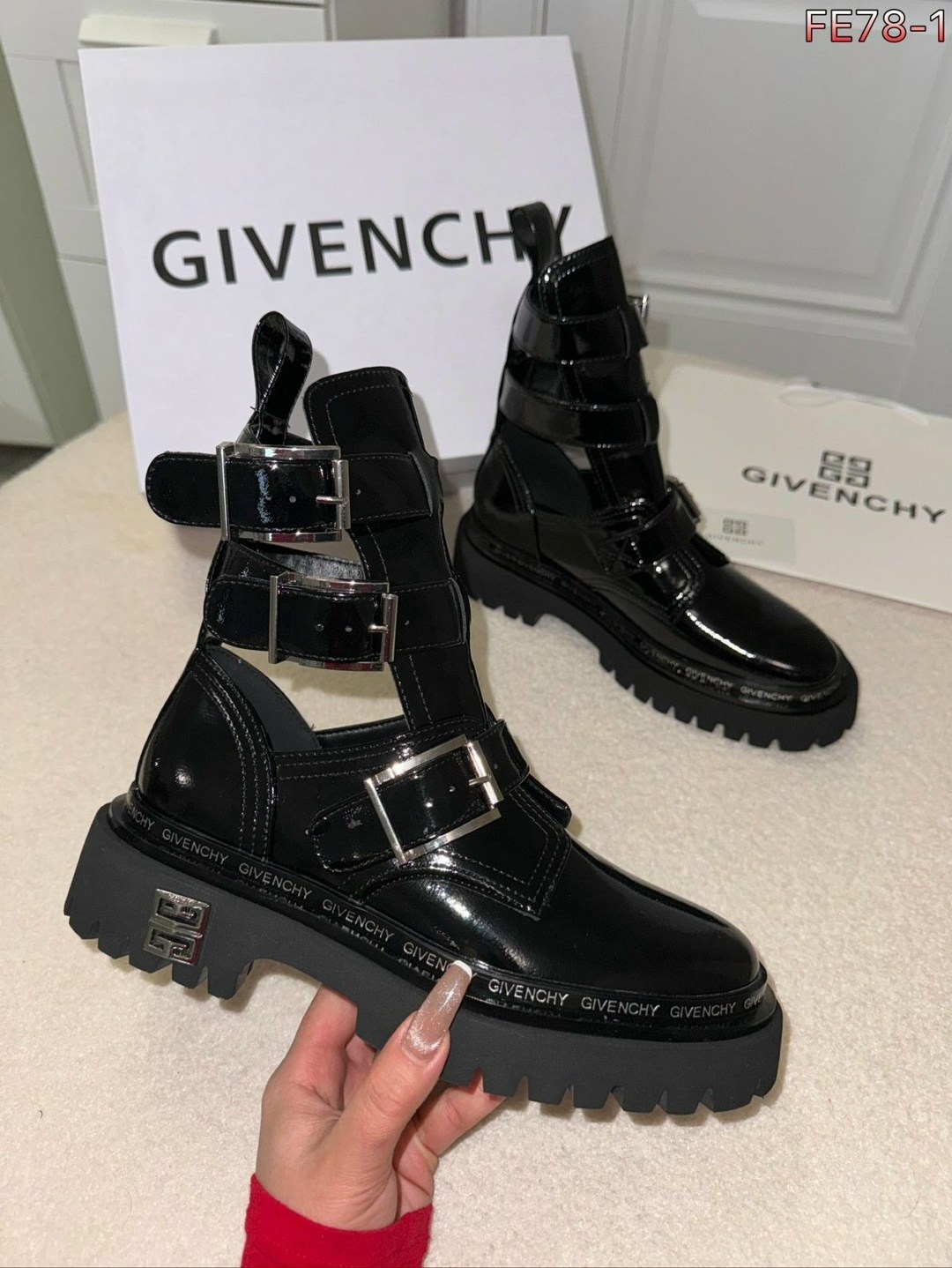ботинки givenchy,,лакированные ботинки дживанши,givenchy ,женские кожаные ботинки givenchy с пряжками