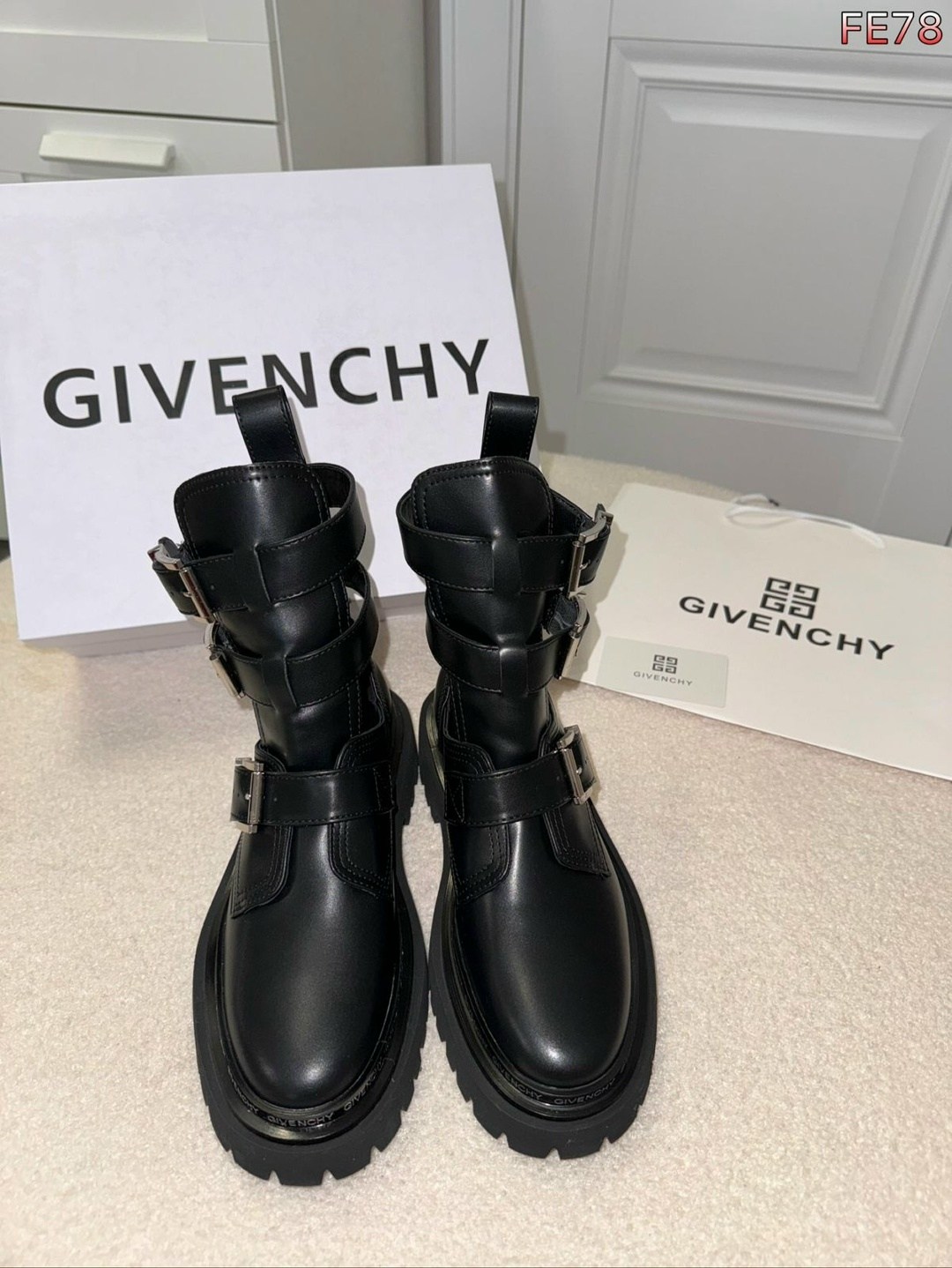 ботинки givenchy,,лакированные ботинки дживанши,givenchy ,женские кожаные ботинки givenchy с пряжками