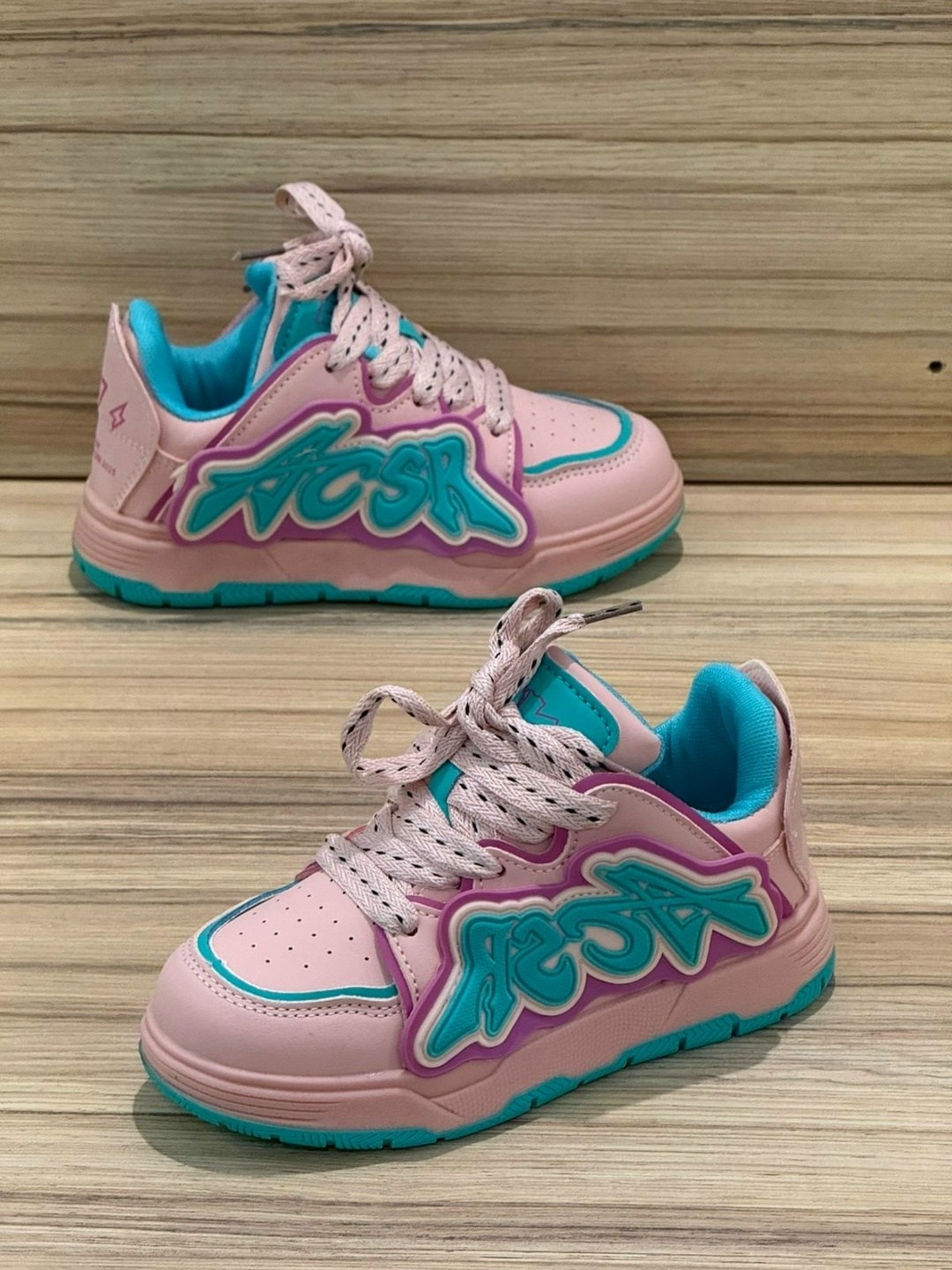 кроссовки,,женские кроссовки,модные кроссовки,спортивная