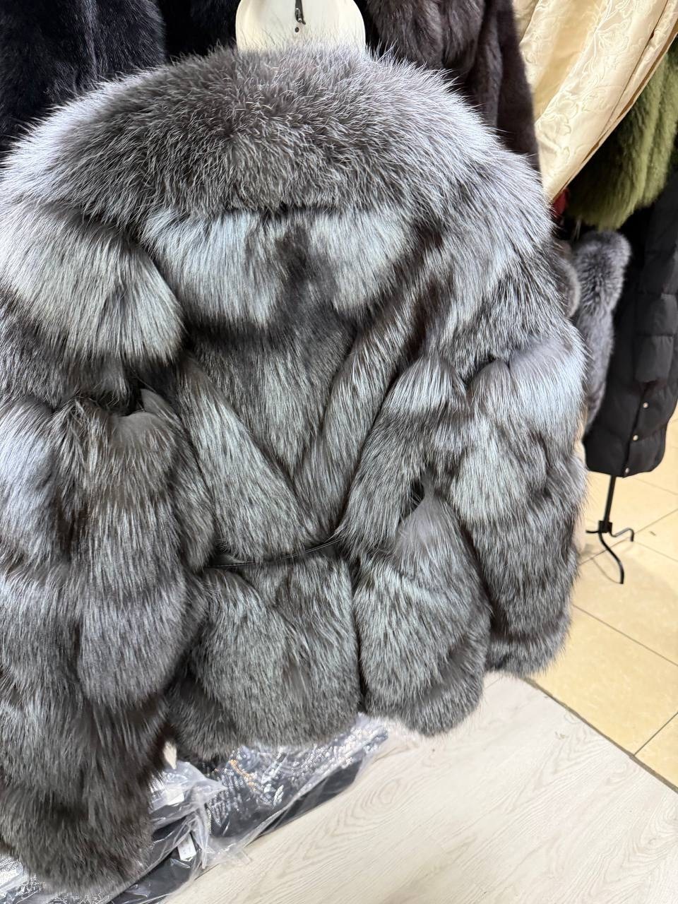 шуба из чернобурки,шуба из чернобурой лисы,шуба чернобурка,женская шуба из натурального меха чернобурки,полушубок из чернобурки