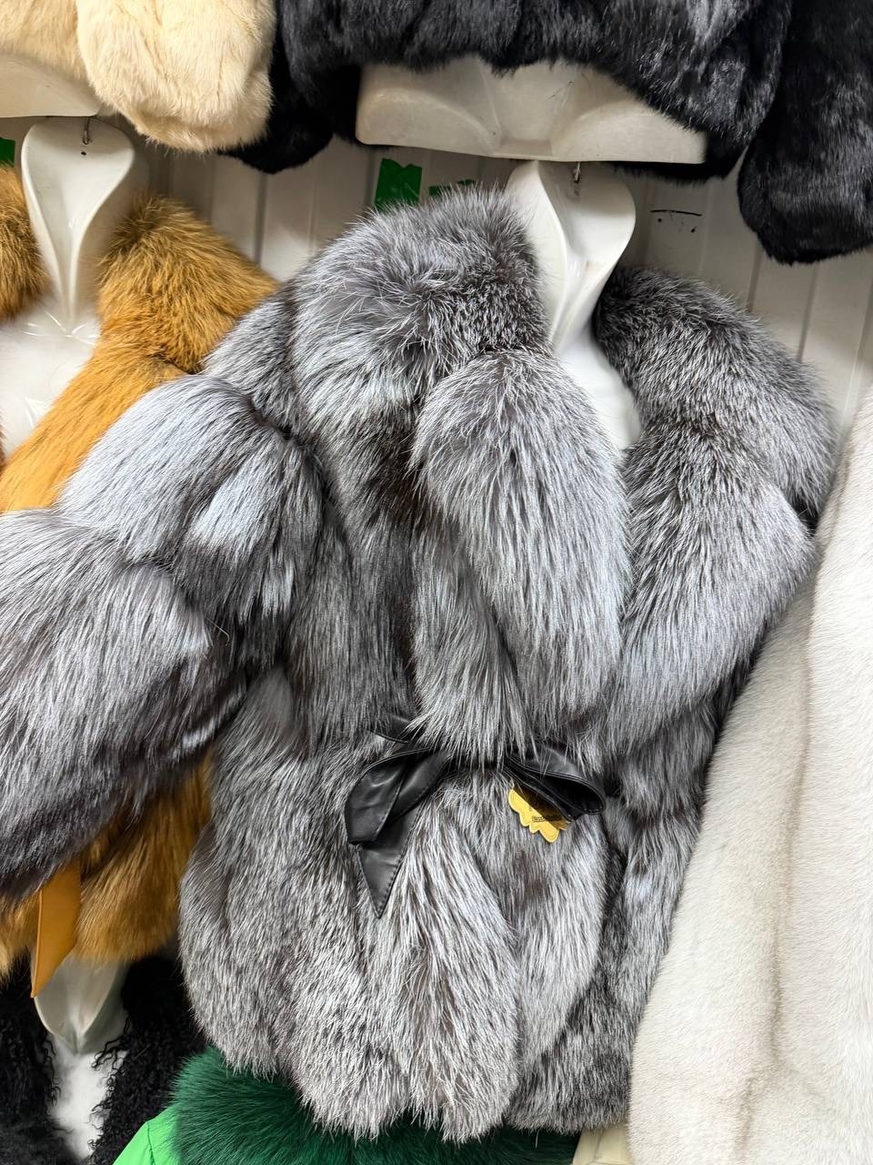 шуба из чернобурки,шуба из чернобурой лисы,шуба чернобурка,женская шуба из натурального меха чернобурки,полушубок из чернобурки