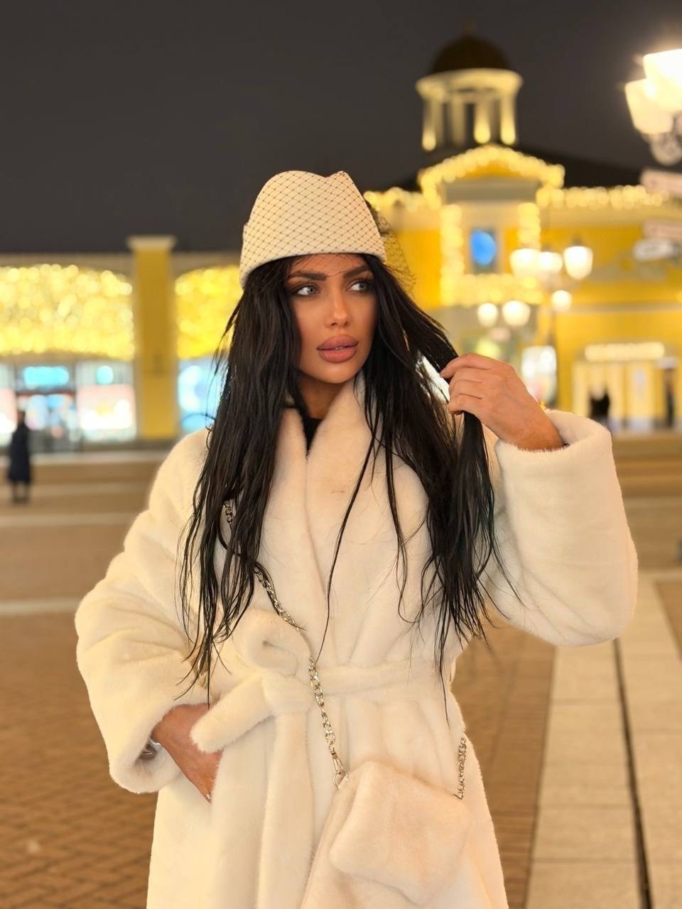 девушка,шуба белая,шуба модная,искусственная шуба экошуба под норку длинная,норковая шуба белая