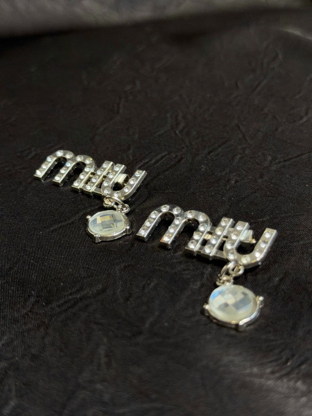 серьги miu miu,серьги miu,серьги брендовые,miu miu женские модные и изысканные универсальные серьги,серьги miu miu медные