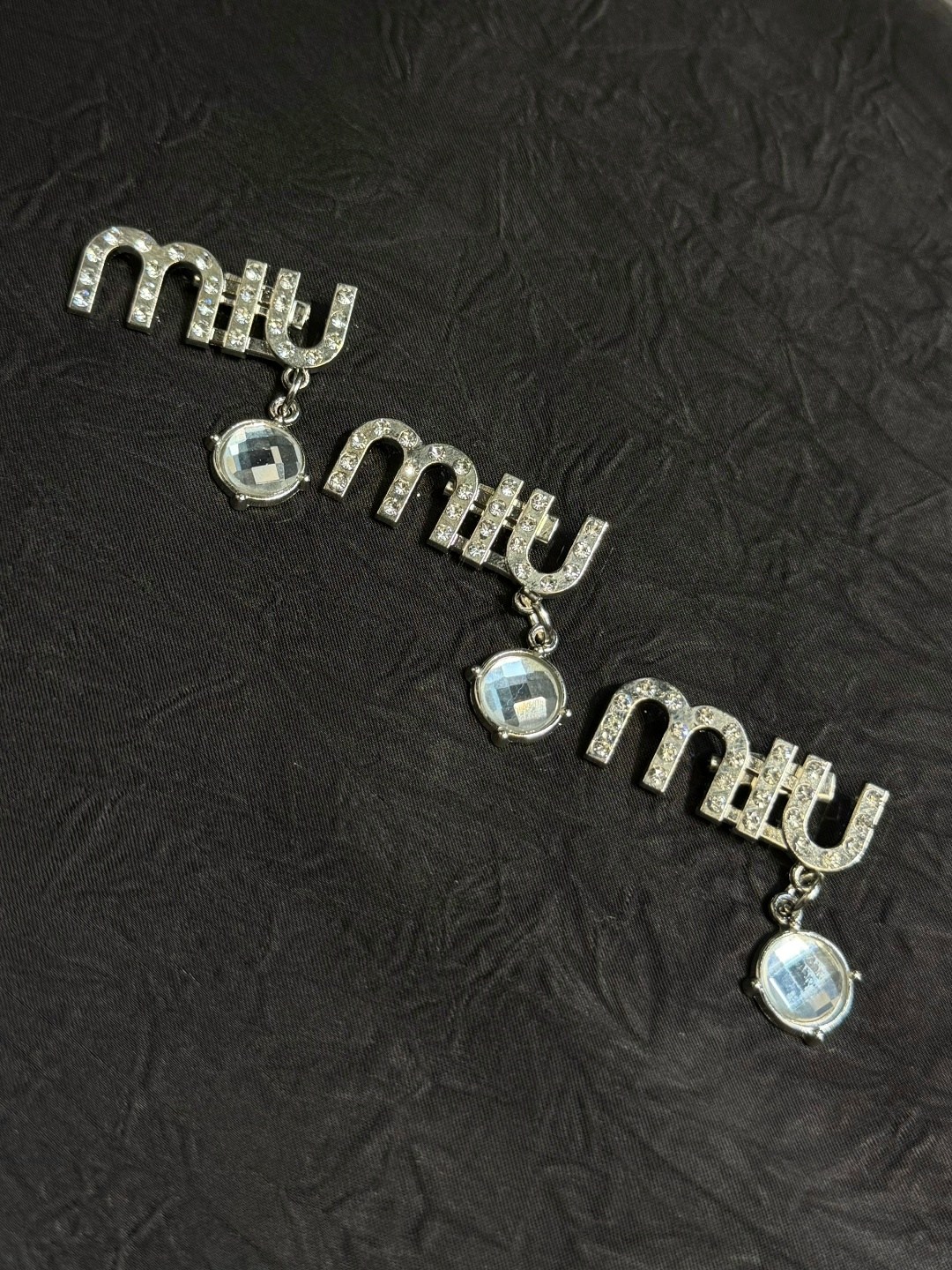 серьги miu miu,серьги miu,серьги брендовые,miu miu женские модные и изысканные универсальные серьги,серьги miu miu медные