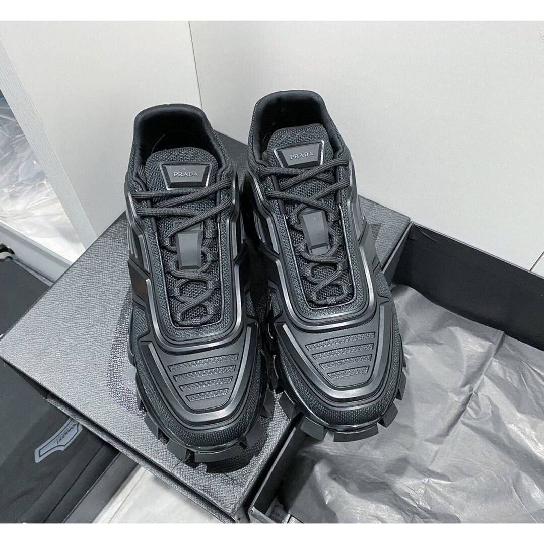 мужские кроссовки prada,кроссовки prada,кроссовки prada cloudbust thunder prada,кроссовки cloudbust thunder на толстой подошве prada черный,женские массивные кроссовки prada cloudbust thunder