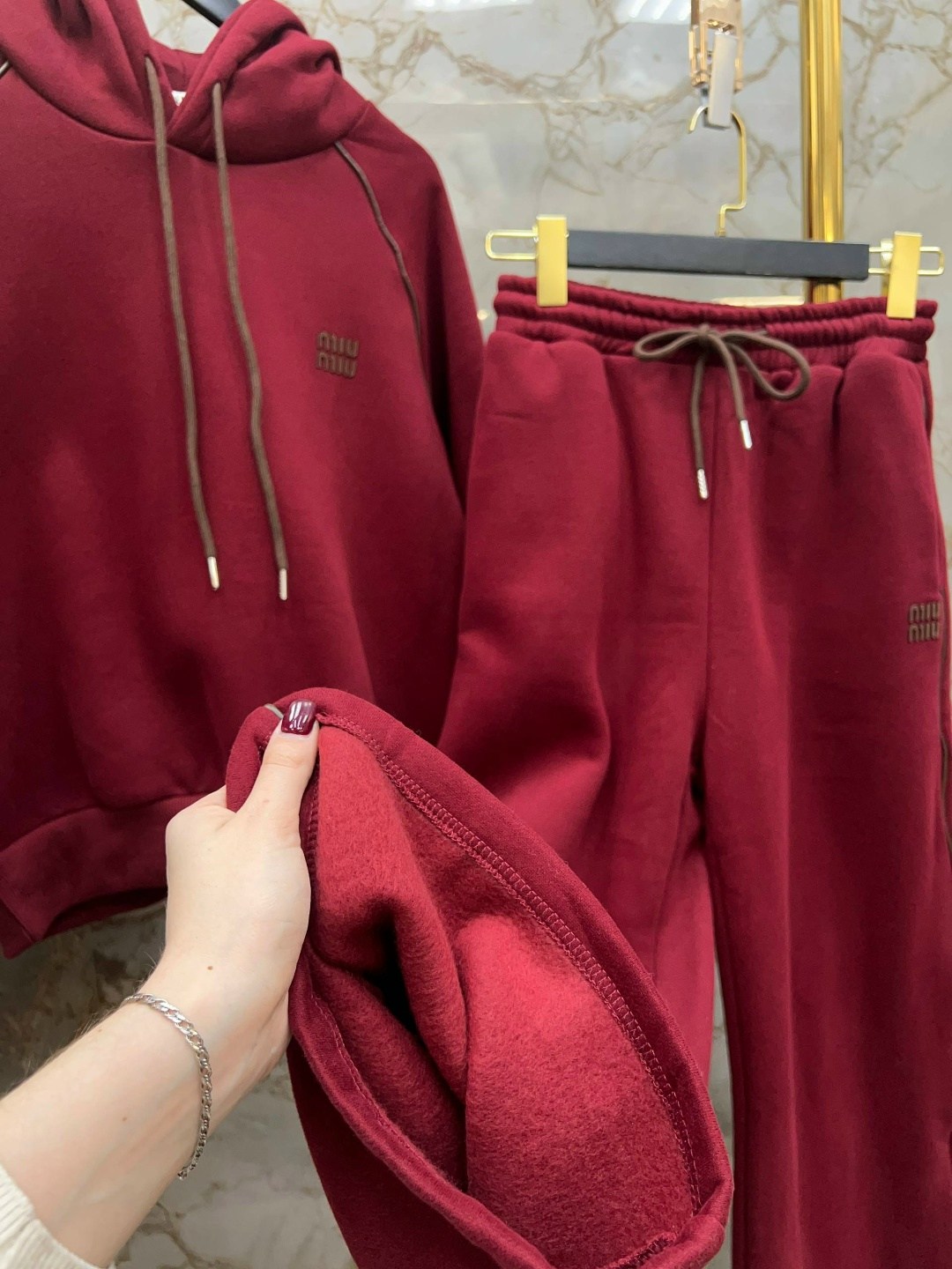 женский бордовый костюм тройка miu miu,костюм тройка женский,бордовый костюм женский,костюм женский на флисе,женский костюм