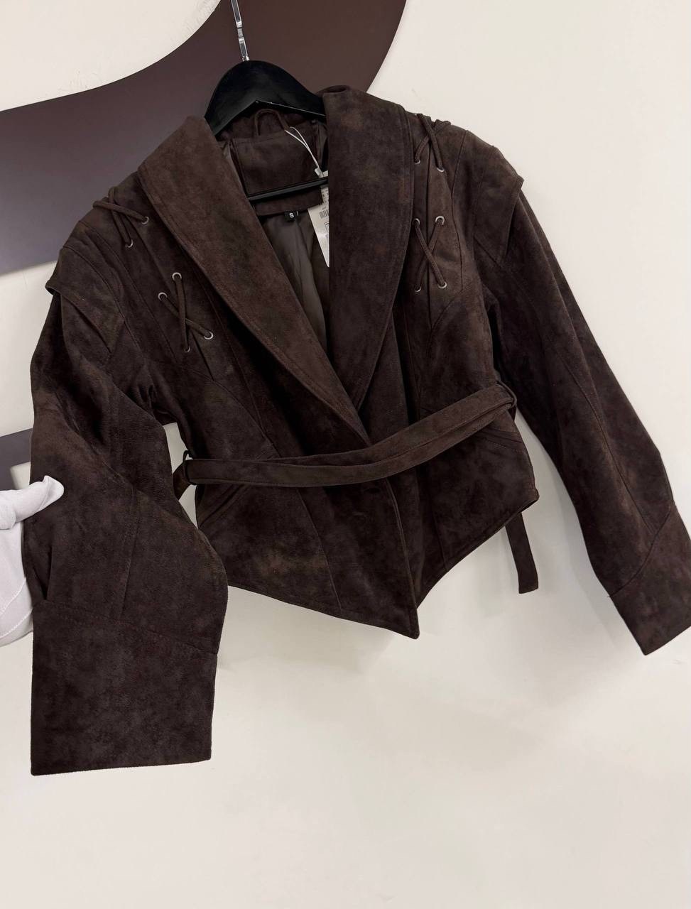 замшевая куртка,куртка замшевая женская,куртка из замши,классическая коричневая замшевая женская куртка с поясом,замшевая куртка с поясом