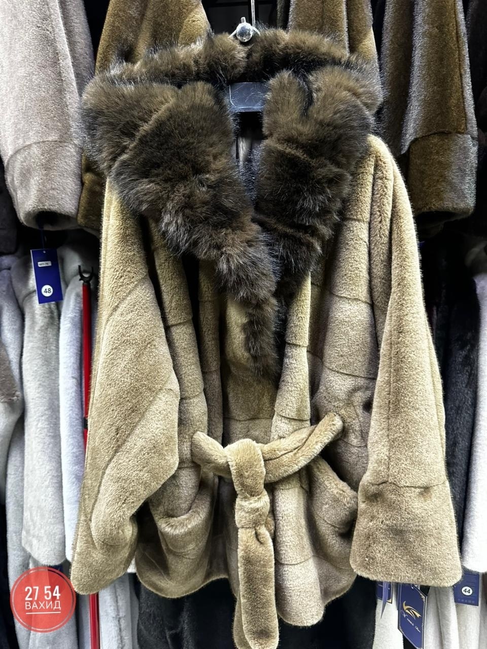 шубка из меха европейской норки с капюшоном из меха куницы,норковая шуба,шубка из меха норки с английским воротником,шубка,шуба