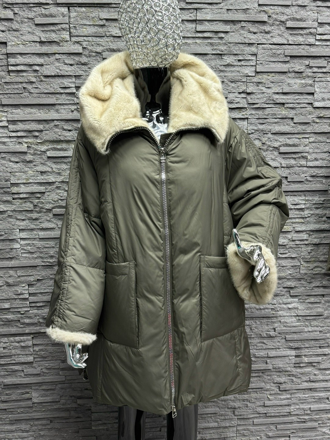 пуховики женские,пуховик утепленный,пуховик зимний женский,пуховики оверсайз,пуховики с мехом