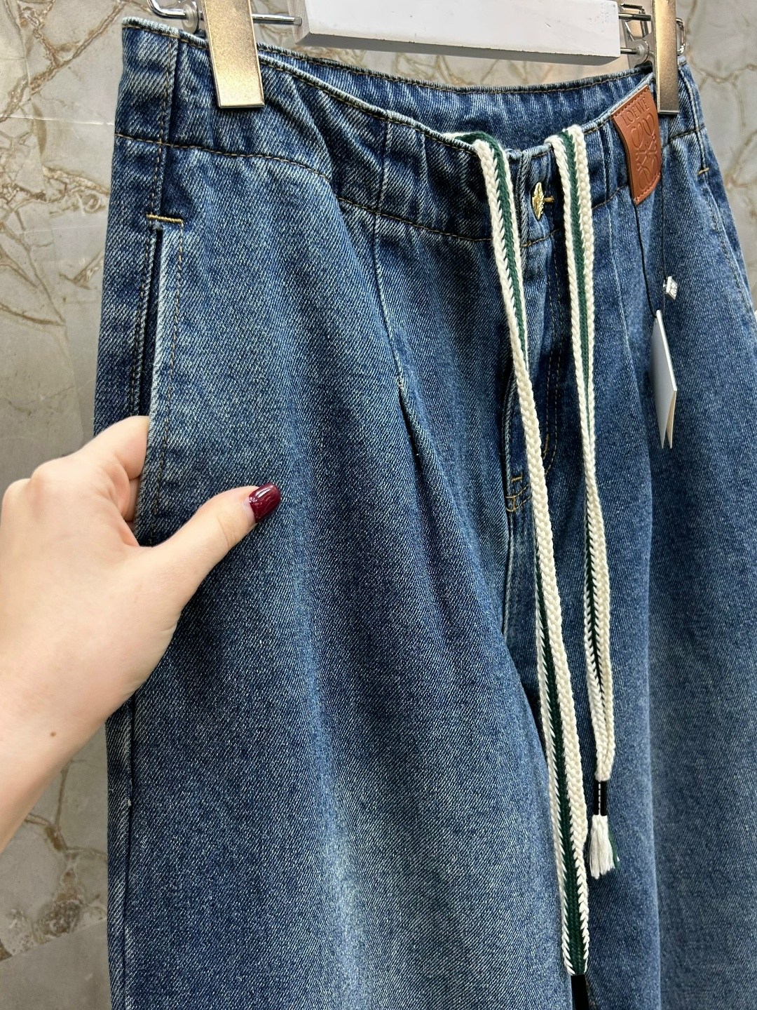 женские джинсы,джинсы,джинсовые брюки,джинсы модные,широкие джинсы