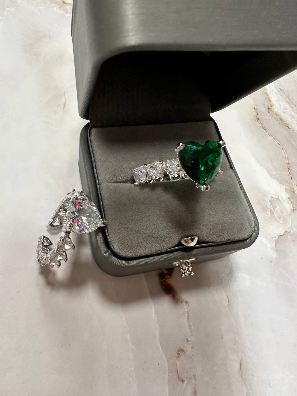 изумруд кольцо,изумрудное кольцо,украшения с изумрудами,модное кольцо,кольцо с колумбийским изумрудом