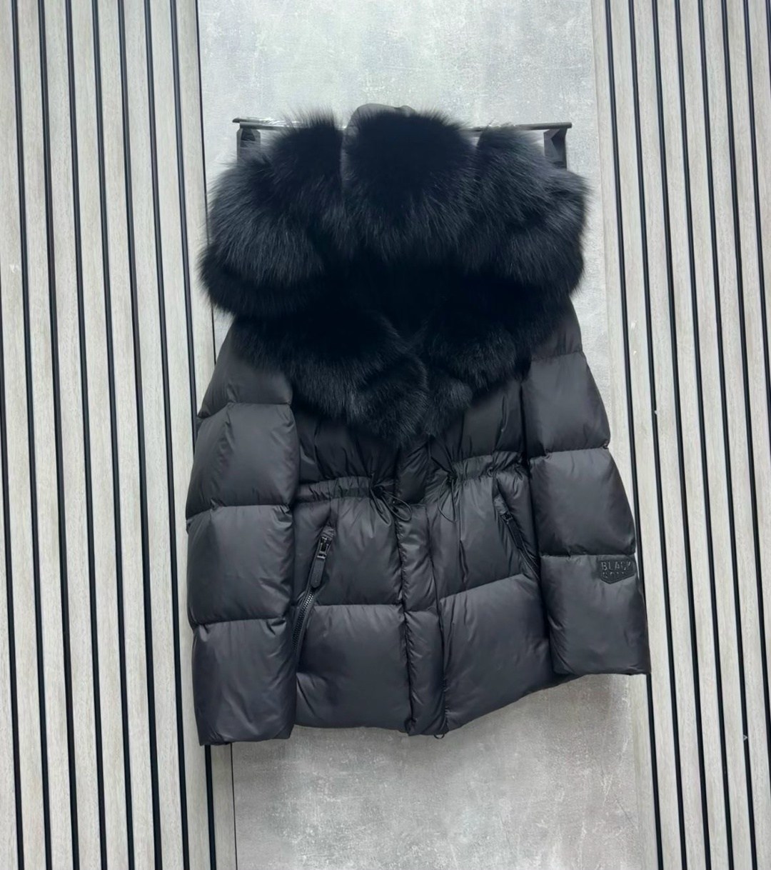 женская куртка из натурального гусиного пуха с воротником из лисьего меха,женский пуховик с воротником из лисьего меха,пуховик женский,зимняя куртка-пуховик,женский пуховик на утином пуху с капюшоном
