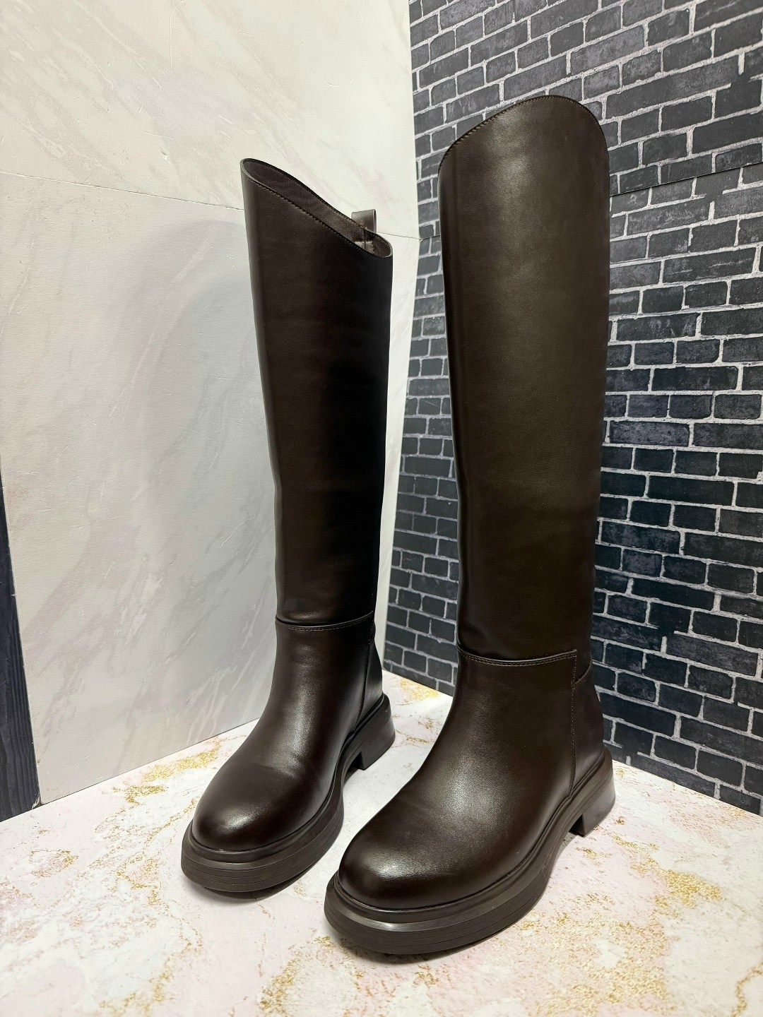 сапоги,женские сапоги,сапоги кожаные,,сапожки фенди