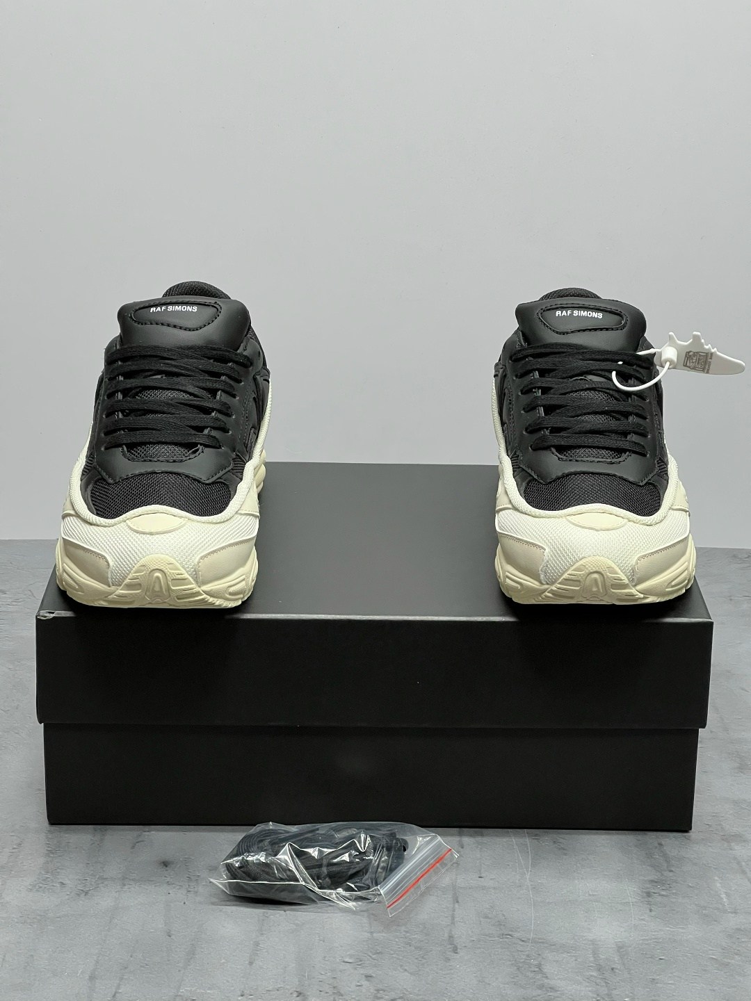 кроссовки adidas raf simons ozweego cream white,adidas raf simons ozweego cream white,adidas x raf simons ozweego white & black,adidas ozweego raf simons black white,adidas × raf simons adidas raf sim