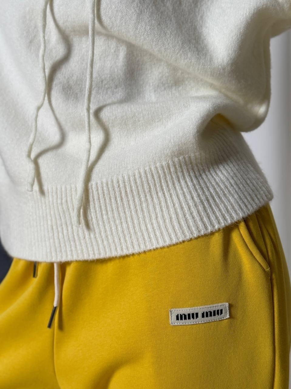 брюки жёлтые,трикотажные брюки,вязаные брюки,спортивные костюмы,костюм женский