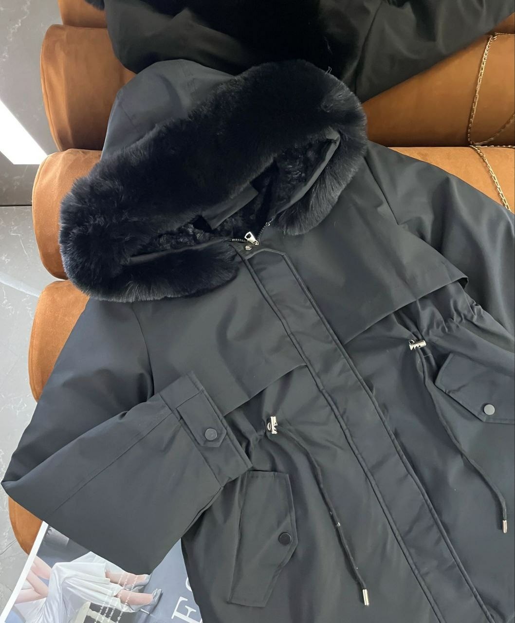 женская парка утепленная куртка с большим меховым воротником и капюшоном,женская зимняя куртка,зимняя куртка,зимняя куртка с меховым воротником и капюшоном,женский теплый пуховик средней длины с капюш
