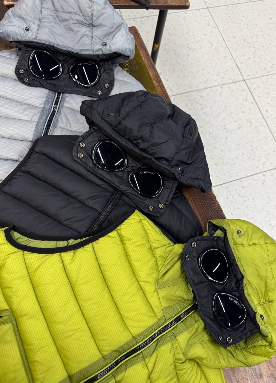 жилет с капюшоном,жилет,жилет мужской,жилетка