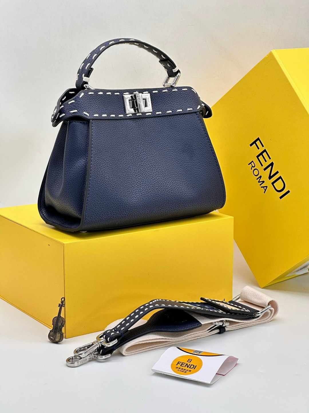 fendi сумка,fendi сумка на плечо,сумка фенди,женская сумка fendi,сумка