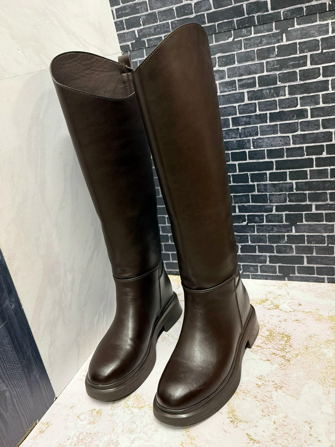 сапоги,женские сапоги,сапоги кожаные,,сапожки фенди