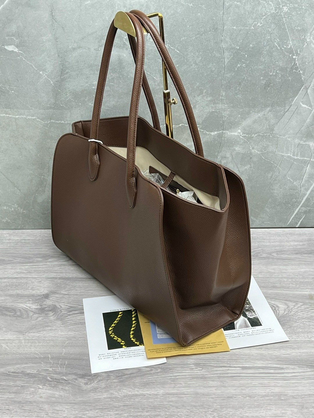 темно-коричневая кожаная сумка the row soft margaux 15,сумка женская,сумка,кожаная сумка,модная сумка