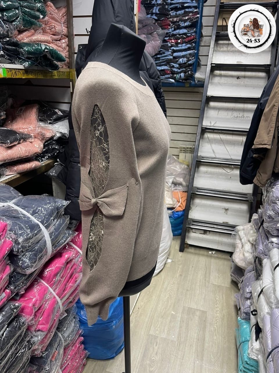 кофта белая праздничная с кружевами,джемпер бежевый,джемпер белый,нарядная кофта,блузка с кружевами