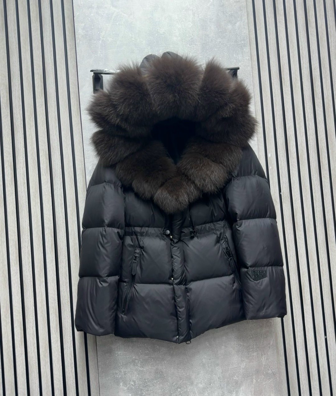 женская куртка из натурального гусиного пуха с воротником из лисьего меха,женский пуховик с воротником из лисьего меха,пуховик женский,зимняя куртка-пуховик,женский пуховик на утином пуху с капюшоном