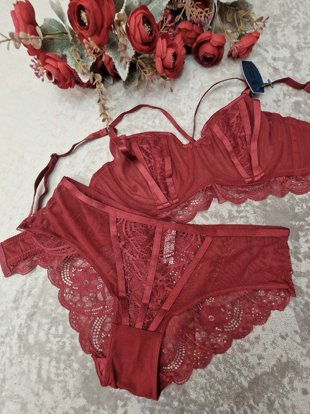 комплекты нижнего белья,комплекты нижнего белья женские,комплект кружевного нижнего белья женское,комплект нижнего белья красное,красное кружевное нижнее белье