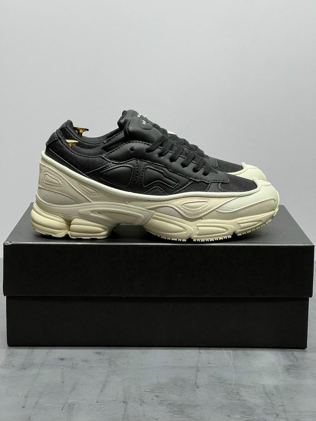 кроссовки adidas raf simons ozweego cream white,adidas raf simons ozweego cream white,adidas x raf simons ozweego white & black,adidas ozweego raf simons black white,adidas × raf simons adidas raf sim