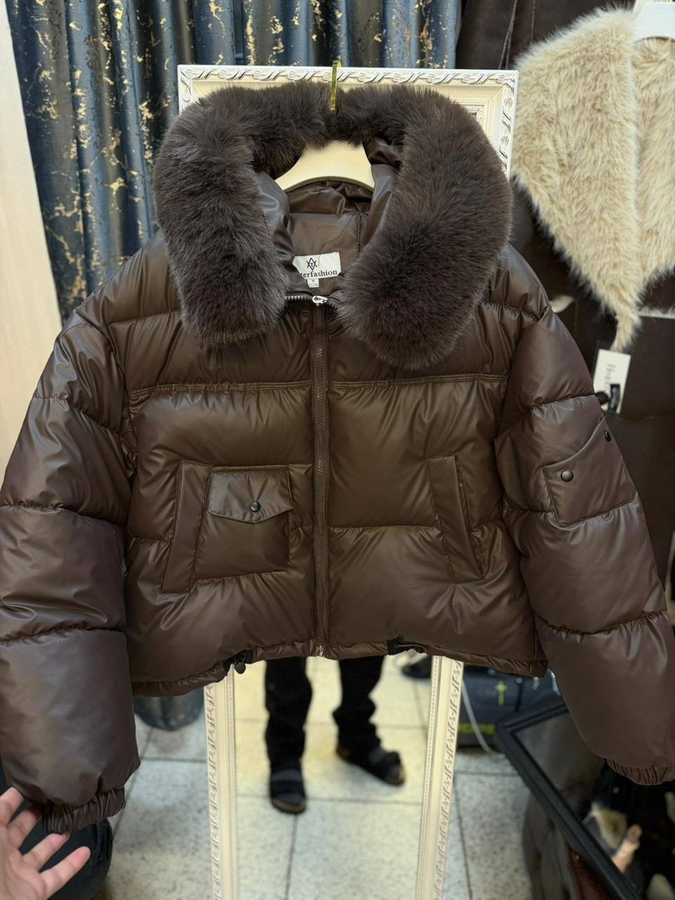 зимняя куртка-пуховик,пуховик с натуральным мехом,пуховик женский,женская куртка-пуховик на белом утином пуху с натуральным мехом енота,пуховик