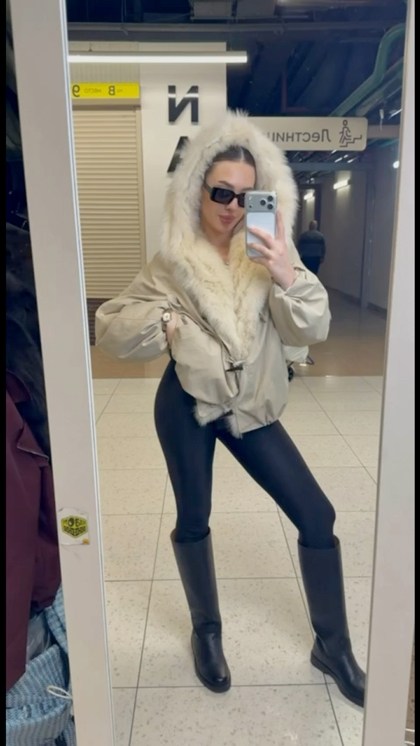 зимняя куртка,куртка женская с меховым подкладом,женская зимняя куртка,куртка женская бежевая,модный короткий пуховик с песцом