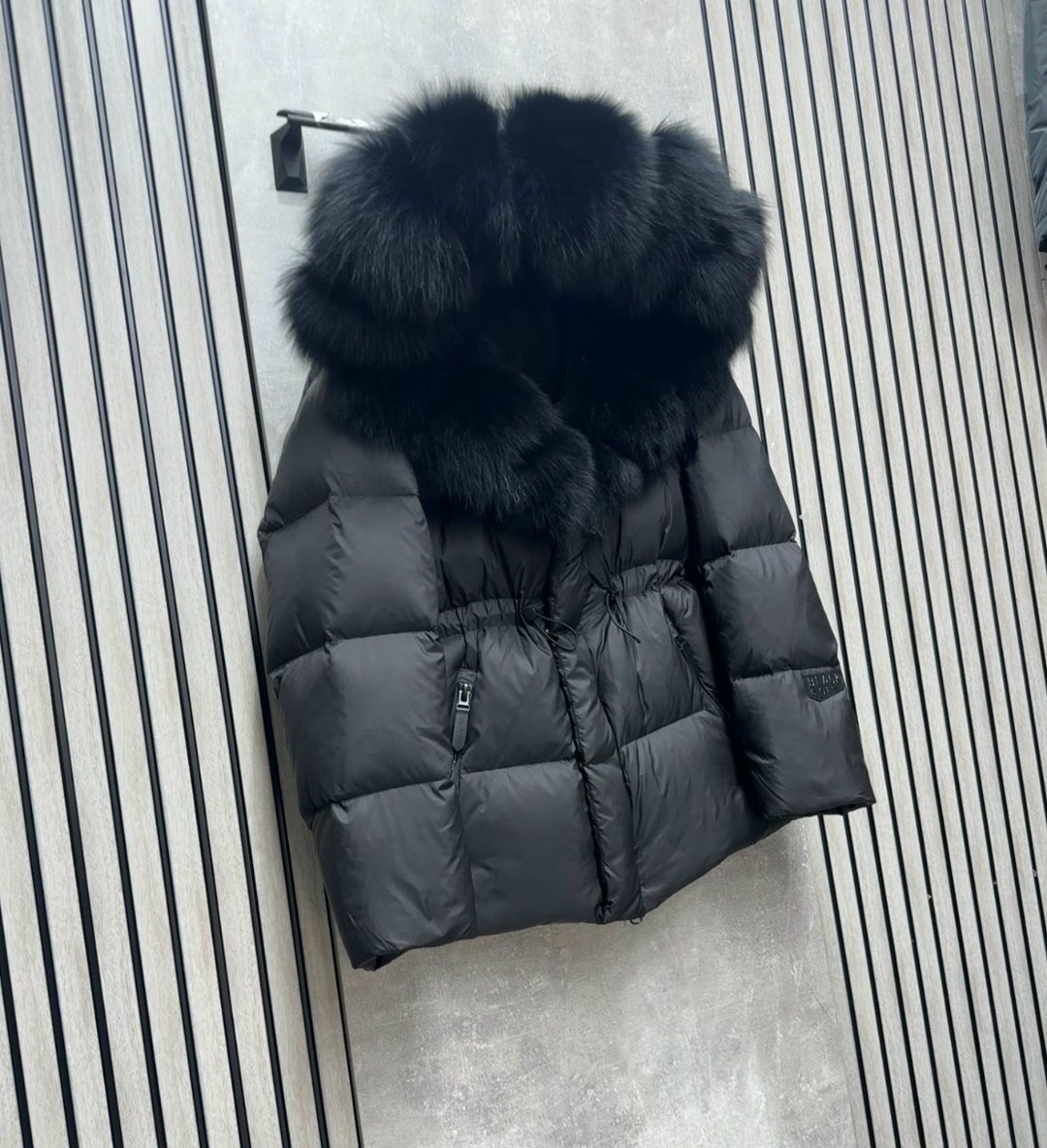 женская куртка из натурального гусиного пуха с воротником из лисьего меха,женский пуховик с воротником из лисьего меха,пуховик женский,зимняя куртка-пуховик,женский пуховик на утином пуху с капюшоном